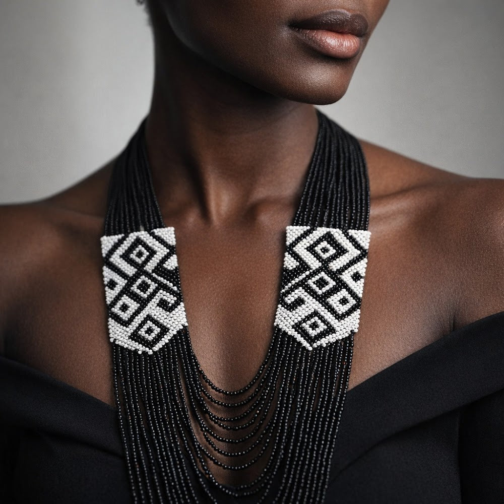 Valyo Heritage necklaces - VH-NKL-STMT-ZULUBW-313 - Model