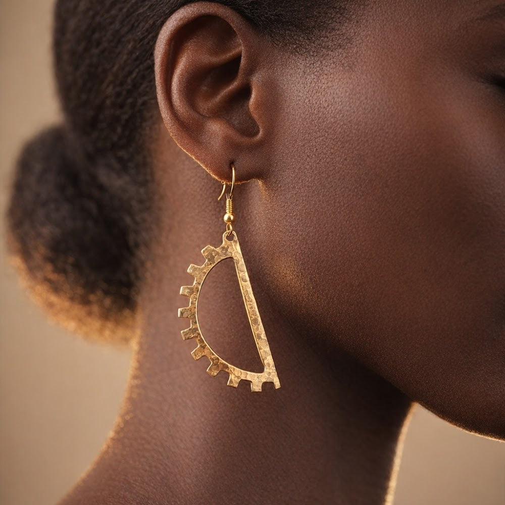 Valyo Heritage earrings - VH-EAR-DROP-GEAR-100 - Model